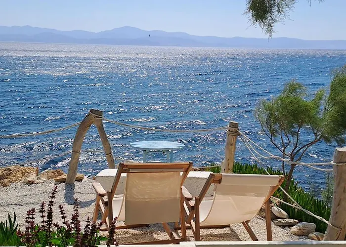 Dinas Apartment Piso Livadi