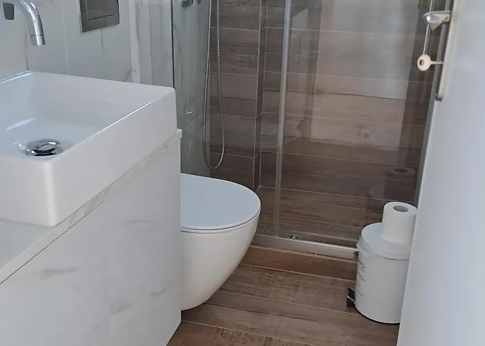 Dinas Apartment Piso Livadi