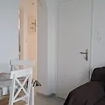 Dinas * Piso Livadi
