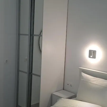 Dinas Διαμέρισμα Πίσω Λιβάδι