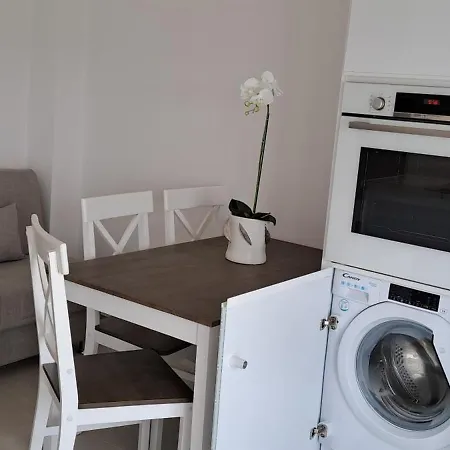 Dinas Πίσω Λιβάδι