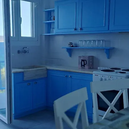 Dinas * Πίσω Λιβάδι